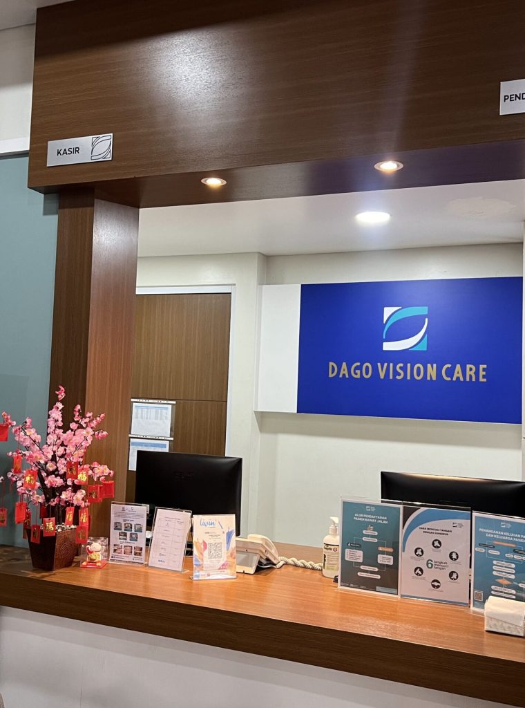 ruang pendaftaran klinik dago vision care